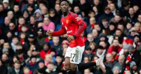 Maturitas Kobbie Mainoo: Menutup Polemik Era Amorim dengan Kinerja, Bukan Litigasi