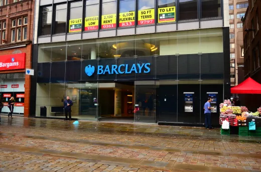 Revolusi Efisiensi Barclays: Taruhan Besar pada AI untuk Pangkas Biaya Operasional dan Genjot ROE