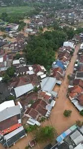 Jawa Barat Siaga Satu: Sungai Cilutung Mengamuk, Ratusan Rumah di Sumedang Lumpuh Total Akibat Banjir Bandang