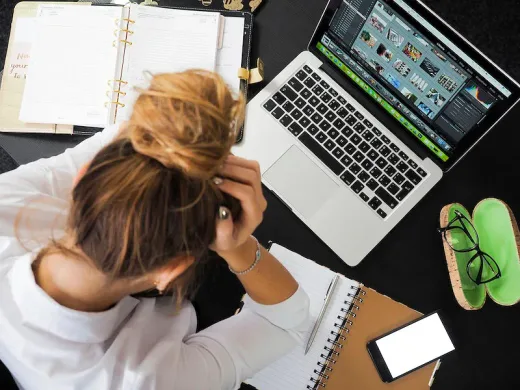Jebakan Mental: Riset UI Bongkar Sisi Psikologis di Balik Maraknya Korban Pinjol dan Investasi Bodong
