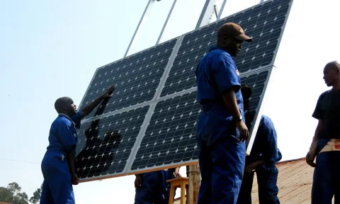 Revolusi Cahaya: Afrika Pimpin Pertumbuhan Energi Surya Global dengan Proyeksi Kapasitas Ganda di 2028