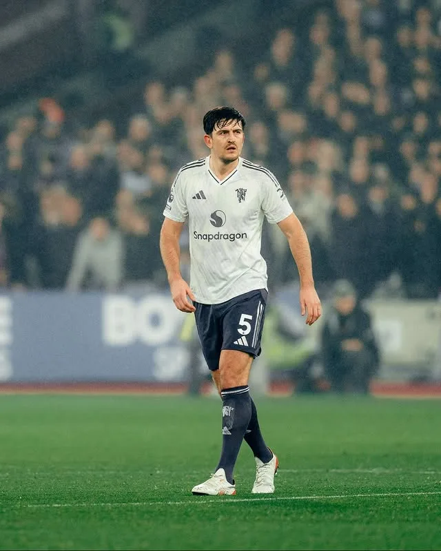Dinamika Internal Old Trafford: Resurgensi Harry Maguire dan Stabilitas Skuat Michael Carrick