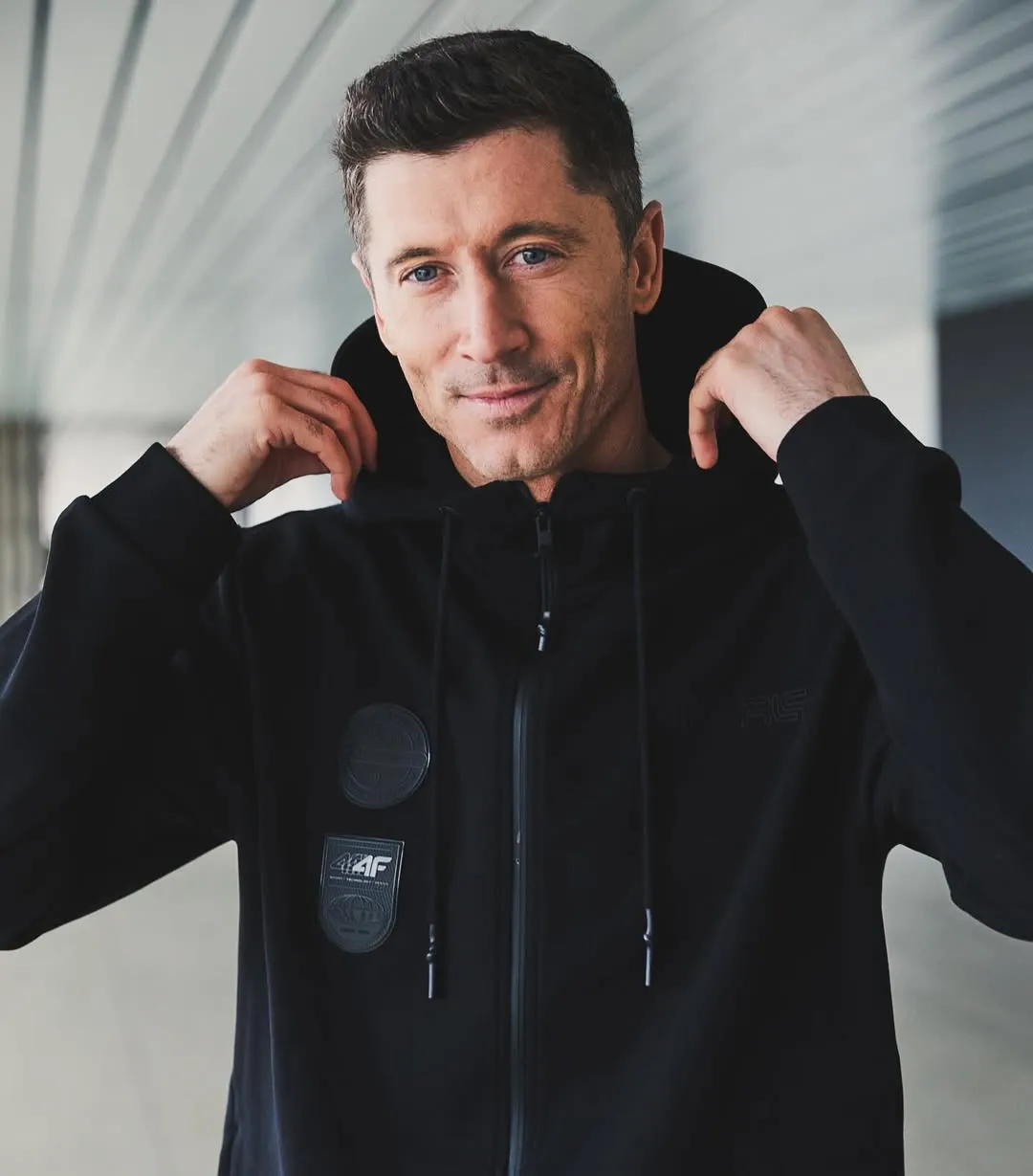 Mengejar Jejak Sang Penyihir: Robert Lewandowski Selangkah Lagi Samai Rekor Gol Ronaldinho di Barcelona