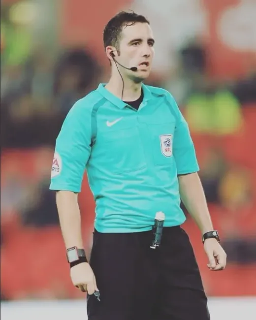 Hujan Kritik di Villa Park: Chris Kavanagh "Istirahat" dari Premier League Usai Drama Tanpa VAR di Laga Newcastle vs Aston Villa