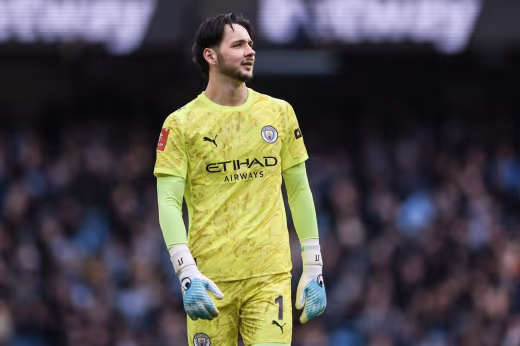 Pertaruhan Karier James Trafford: Mengapa Kiper Muda Manchester City Ini Wajib "Mengambil Risiko" Demi Masa Depan