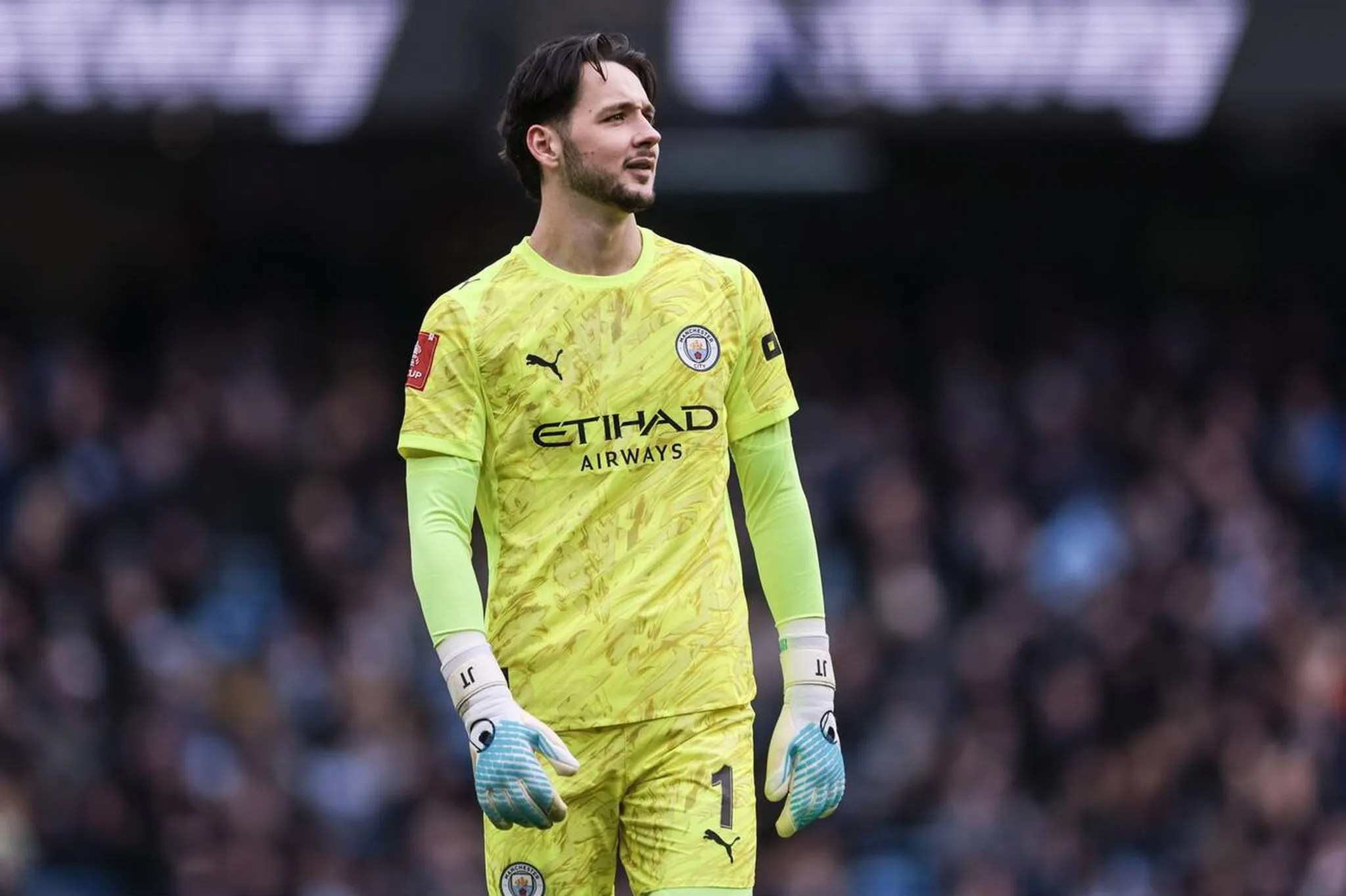 Pertaruhan Karier James Trafford: Mengapa Kiper Muda Manchester City Ini Wajib "Mengambil Risiko" Demi Masa Depan
