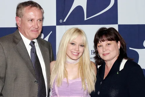 Transformasi Narasi Personal: Hilary Duff Gunakan Album Baru untuk Bedah Dinamika Keluarga