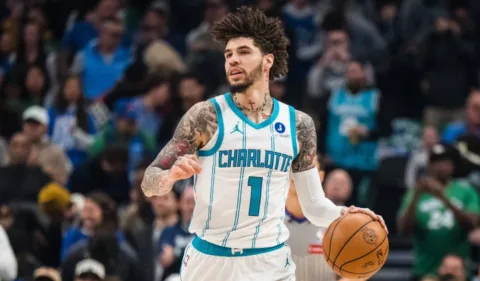 Insiden di Charlotte: Hummer Kustom LaMelo Ball Ringsek dalam Kecelakaan Dua Mobil