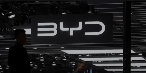 Koreksi Pasar EV Tiongkok: Mengapa Saham BYD Terkoreksi Meski Melampaui Tesla?