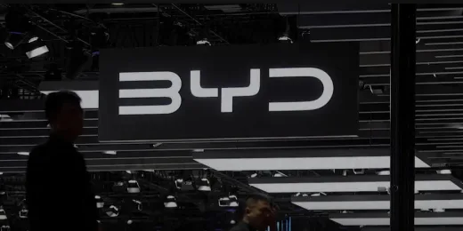 Koreksi Pasar EV Tiongkok: Mengapa Saham BYD Terkoreksi Meski Melampaui Tesla?