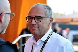 Bos F1 Melawan Balik! Stefano Domenicali Minta Pengkritik Regulasi 2026 'Tetap Tenang'