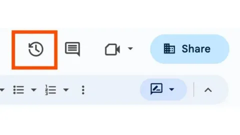 Kendali Penuh Atas Dokumen: Menguasai Fitur Version History di Google Docs untuk Produktivitas Maksimal