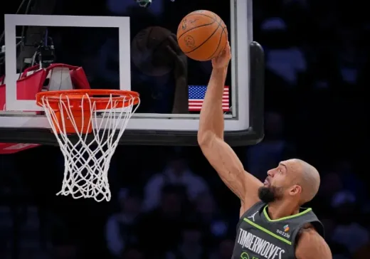 Pertahanan Wolves Rapuh! Rudy Gobert Disanksi Satu Laga Akibat Insiden di Lapangan
