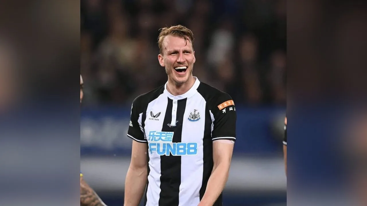 Komitmen Berdarah: Dan Burn Alami Cedera Kepala Hebat dalam Laga Sengit Newcastle