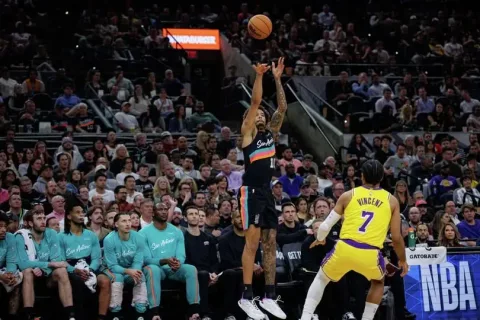 Krisis Identitas Sacramento Kings: Kekalahan ke-16 Beruntun di Bawah Dominasi Kolektif San Antonio Spurs
