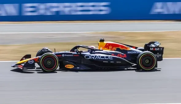 Anomali Performa Red Bull: Proyeksi Simulasi Melampaui Batas Teknis dan Ancaman Dominasi Mutlak