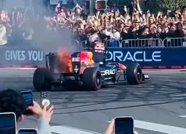 Drama di San Francisco: Mobil Red Bull Yuki Tsunoda Terbakar Saat Demonstrasi Jalanan
