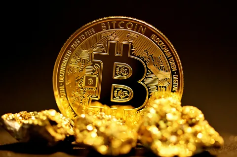 Bitcoin Terkoreksi di Bawah $65.000: Tekanan 'Whale' dan Eskalasi Tarif Global Menekan Aset Risiko