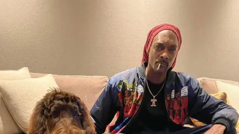 Snoop Dogg di South Wales: Sambutan Meriah Penggemar Swansea Sambut Kedatangan Sang Legenda Rap