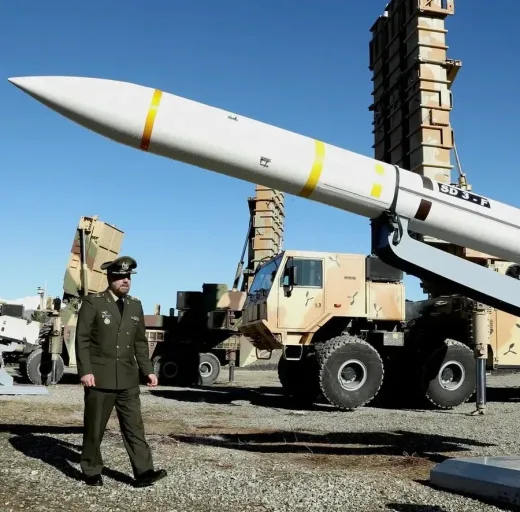 Ketegangan Nuklir Jilid Baru: Trump Tuding Iran Kembangkan Rudal Jangkauan AS, Teheran Sebut "Kebohongan Besar"