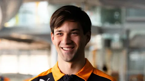 Ekspansi Talenta: Gregoire Saucy Resmi Bergabung dengan McLaren Driver Development Program