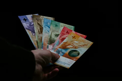 Diversifikasi Safe Haven Digital: AllUnity Resmi Luncurkan CHFAU, Stablecoin Franc Swiss Terregulasi BaFin