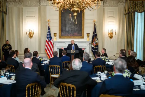 Donald Trump Deklarasikan Operasi Tempur Masif di Iran Guna Melumpuhkan Industri Rudal dan Aset Maritim