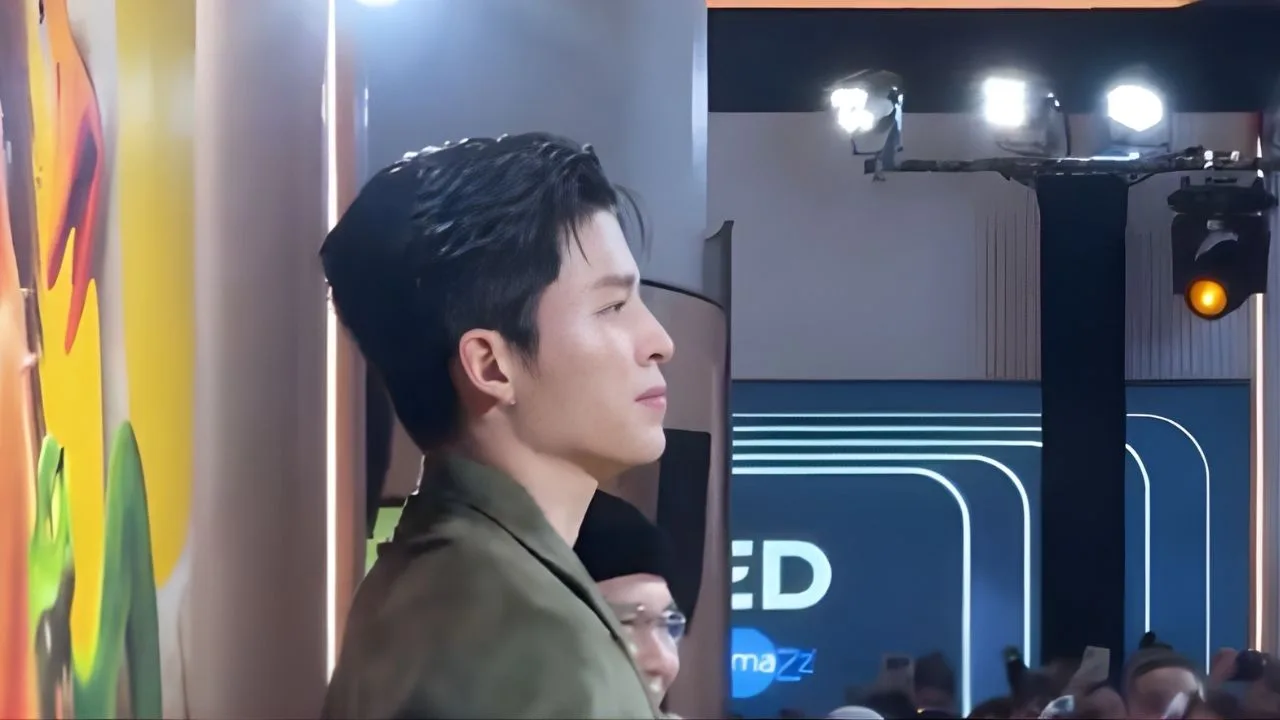 Pesona Sang Pengisi Suara: Pond Naravit Hadiri 'Pond Hoppers TH Premiere' di CentralwOrld