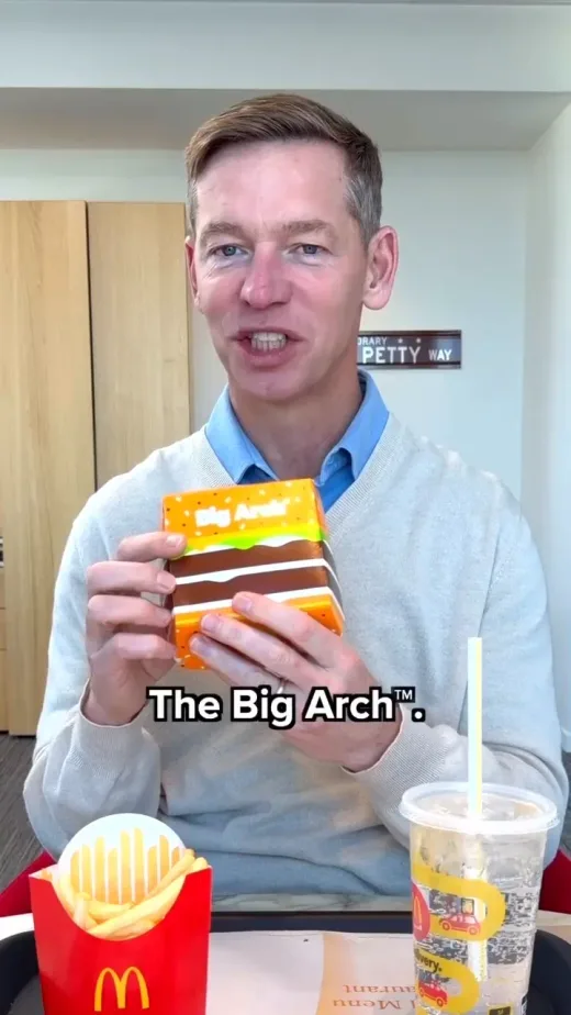 Bencana Otentisitas: Video Cicip Burger "Big Arch" CEO McDonald's Berujung Cemoohan Massal