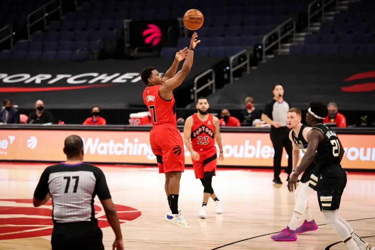 Malam Debut yang Kelabu: Wizards Tumbang dari Rockets, Trae Young Diusir Keluar Lapangan