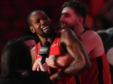 Lebih dari Sekadar Menang: Kevin Durant Berikan "Kuliah" Basket kepada Pemain Muda Wizards Usai Laga