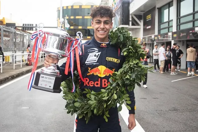 Mimpi yang Menjadi Nyata: Arvid Lindblad Refleksikan Tonggak Sejarah Kariernya di Formula 3