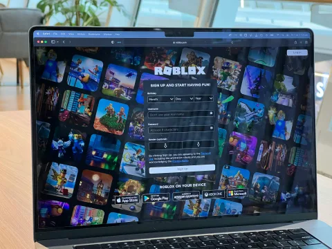 Fenomena Sambung Kata Roblox: Analisis Mekanisme Game Edukasi Berbasis Puzzle Linguistik