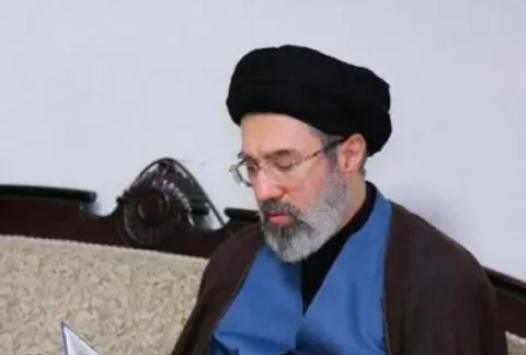 Pewaris Bayangan: Siapa Mojtaba Khamenei? Sang "Putra Mahkota" yang Diprediksi Jadi Pemimpin Tertinggi Iran Berikutnya!