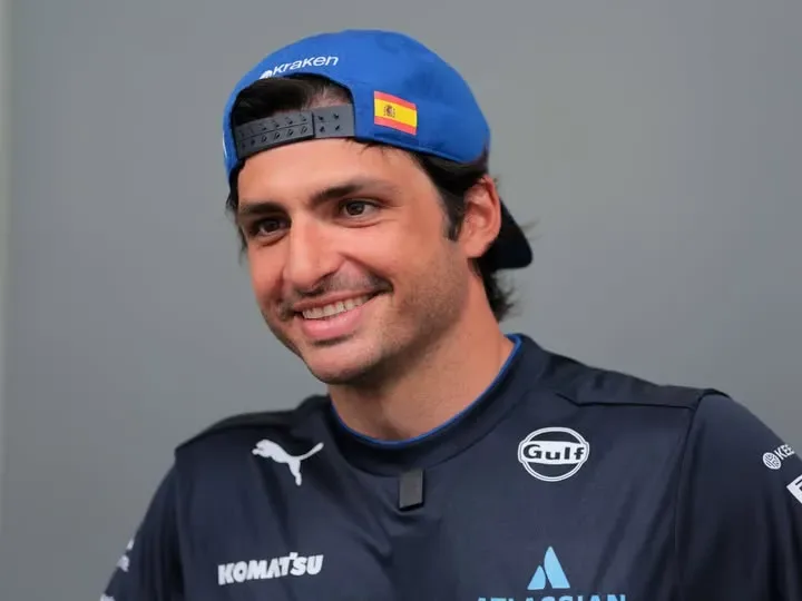 F1 2026 Membara: Carlos Sainz "Tabuh Genderang Perang", Sebut George Russell & Max Verstappen Target Utama Perebutan Gelar!