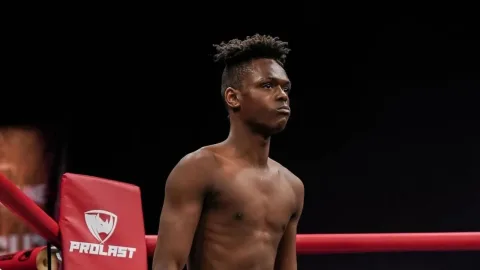 Visi Sang Penantang: "Terrible" Terry Washington Targetkan Sabuk Juara, Terinspirasi Jejak Emas Michael Carbajal ISI ARTIKEL