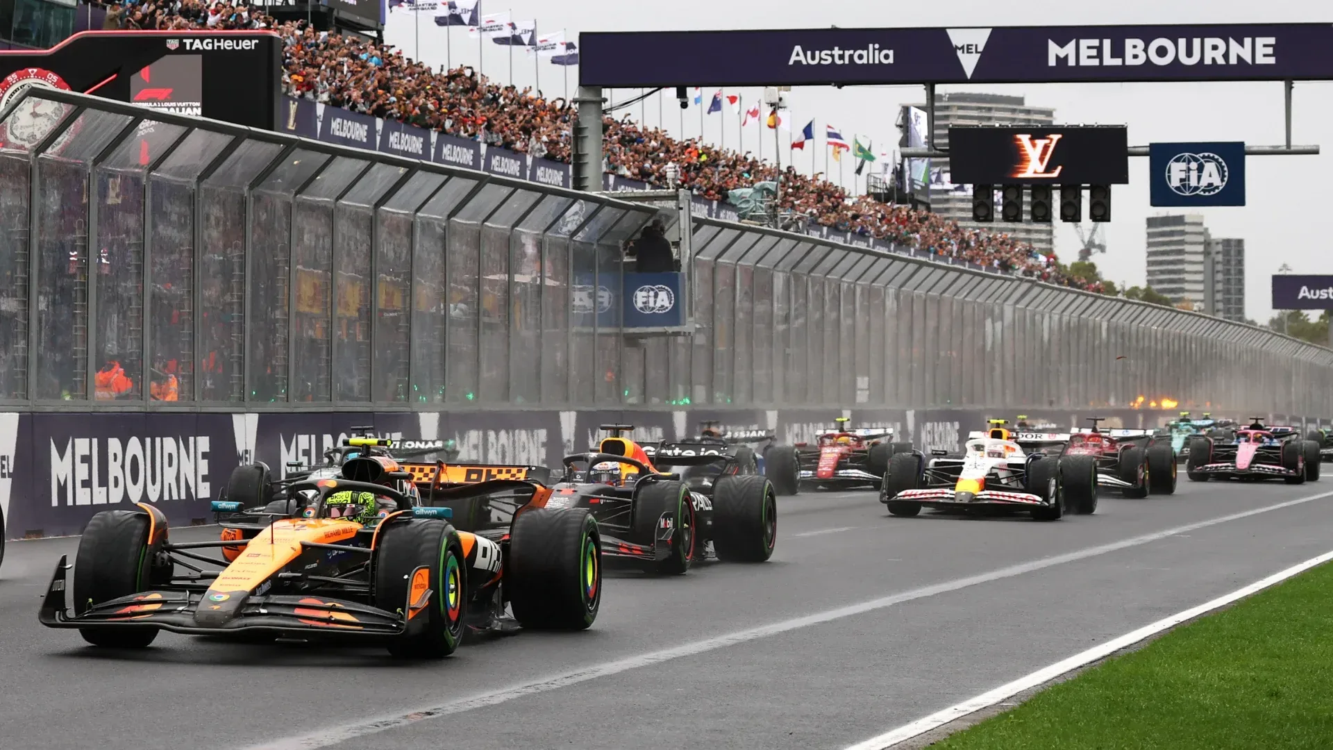 Waspada Mercedes: Charles Leclerc Sebut Kecepatan Balap Tim Silver Arrows Sangat Mengesankan di Melbourne