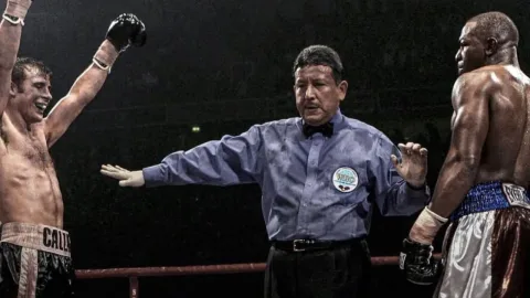 Joe Calzaghe Rayakan 20 Tahun Kemenangan Ikonik Atas Jeff Lacy: Momen Penentu Karier Sang Legenda