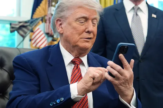 Kejutan MWC 2026: Donald Trump Umumkan "Trump Phone" Sebagai Pesaing Baru di Pasar Smartphone