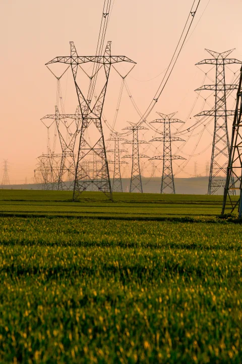 Ekspansi Energi: Kecerdasan Buatan (AI) Picu Kebutuhan Masif Jaringan Listrik Tegangan Tinggi