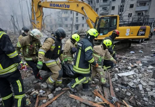 Tragedi Kharkiv! Rudal Rusia Hantam Apartemen Sipil, Sedikitnya 10 Warga Tewas!