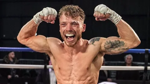 Kesempatan Emas Josh Holmes: Dari Panggung Kecil Menuju Arena Besar Manchester