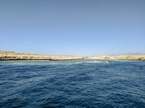 Tragedi Selat Hormuz: Tiga WNI Hilang Pasca Ledakan Kapal Tugboat di Tengah Eskalasi Timur Tengah