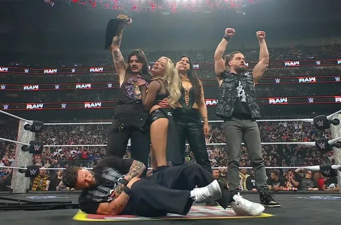 Pengkhianatan Berdarah di WWE RAW! Judgment Day Hancurkan Finn Bรกlor dan Dominik Mysterio: Akhir dari Sebuah Era Dominasi!