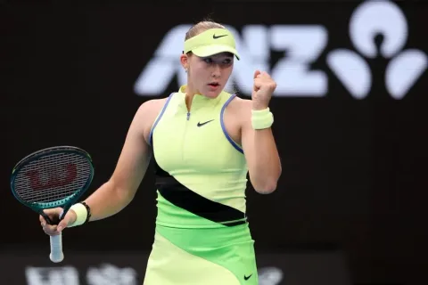 Tensi Tinggi di Lapangan! Mirra Andreeva Tertangkap Kamera Berteriak ke Arah Penonton Setelah Kekalahan Pahit dari Katerina Siniakova!