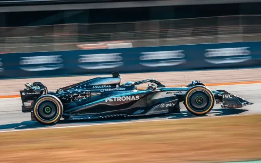 Dominasi di Balik Drama! George Russell Terpaksa Ganti Mesin Sebelum Menang di Melbourne—Mercedes Buktikan Kecepatan dan Ketahanan di Era Baru 2026!