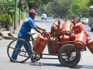 Dapur India Mulai Dingin! Krisis LPG Hantam Ribuan Restoran Saat Perang Asia Barat Lumpuhkan Jalur Pasokan Energi Global!