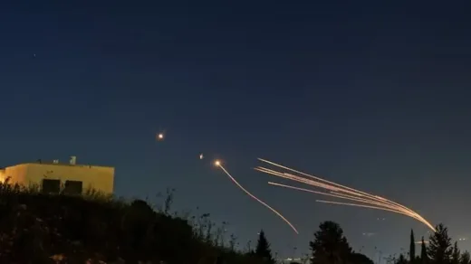 Eskalasi Ancaman Iran di Pesisir Barat AS: Respons "Tenang" Trump di Tengah Peringatan Drone FBI