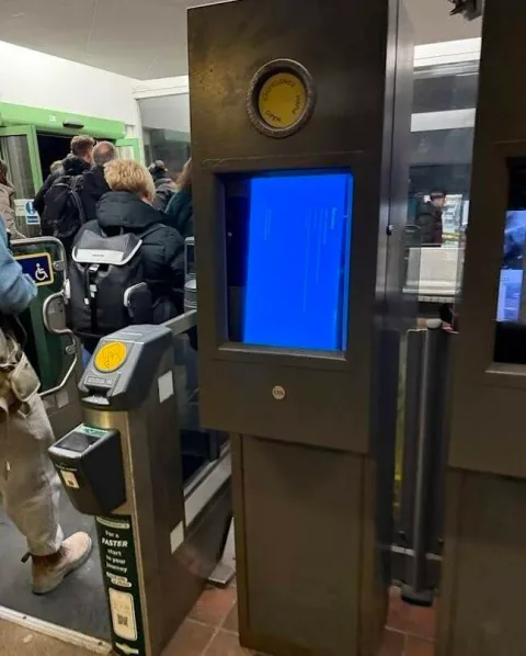 Kacau! Update Windows Bikin Jadwal Kereta Berantakan, Penumpang Terlantar Gara-gara Blue Screen