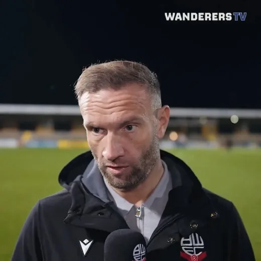 Waktunya Buktikan di Lapangan! Pesan Tegas Ian Evatt Buat Skuad Blackpool FC
